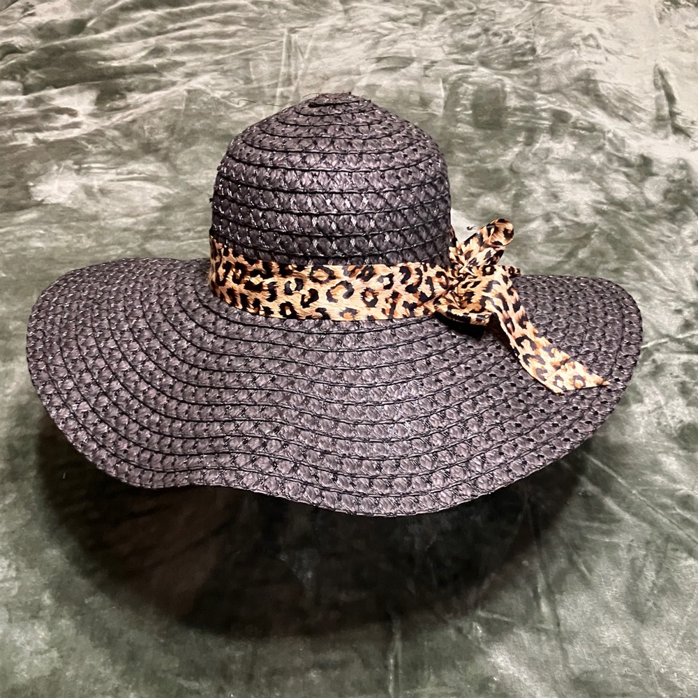 Black Wide-Brim Sun Hat with Leopard Ribbon